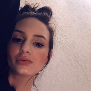 Meet your Posher, Tayler